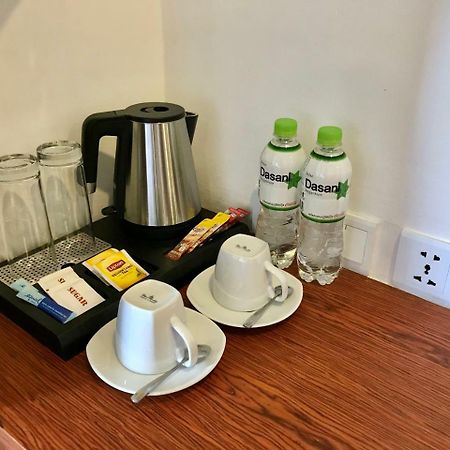 Hotel Records Пном Пен Екстериор снимка
