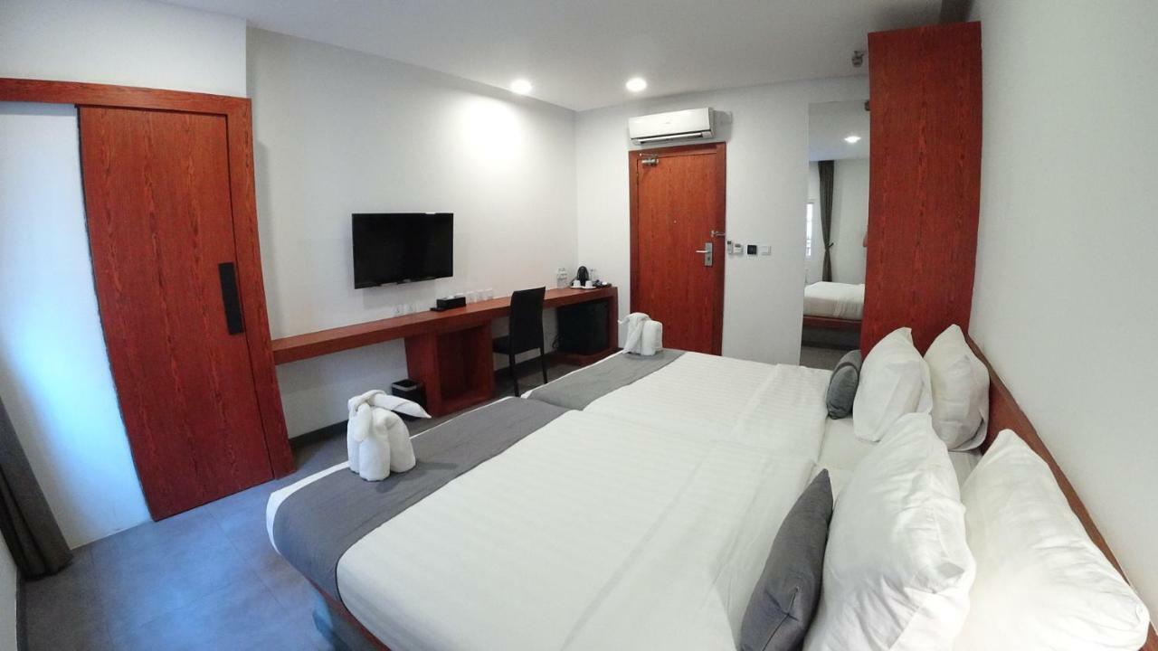 Hotel Records Пном Пен Екстериор снимка