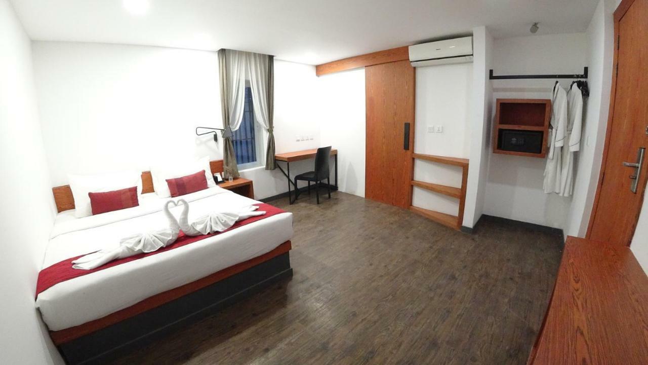 Hotel Records Пном Пен Екстериор снимка