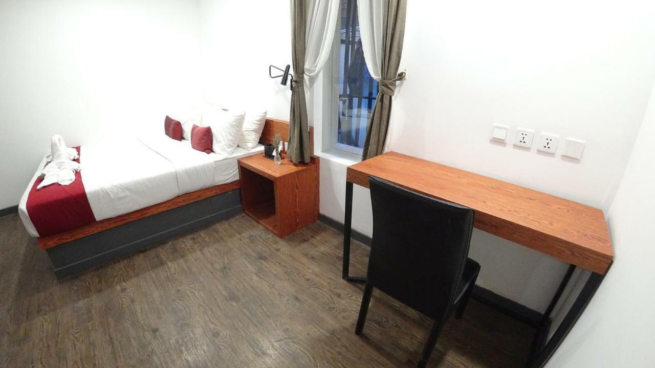 Hotel Records Пном Пен Екстериор снимка