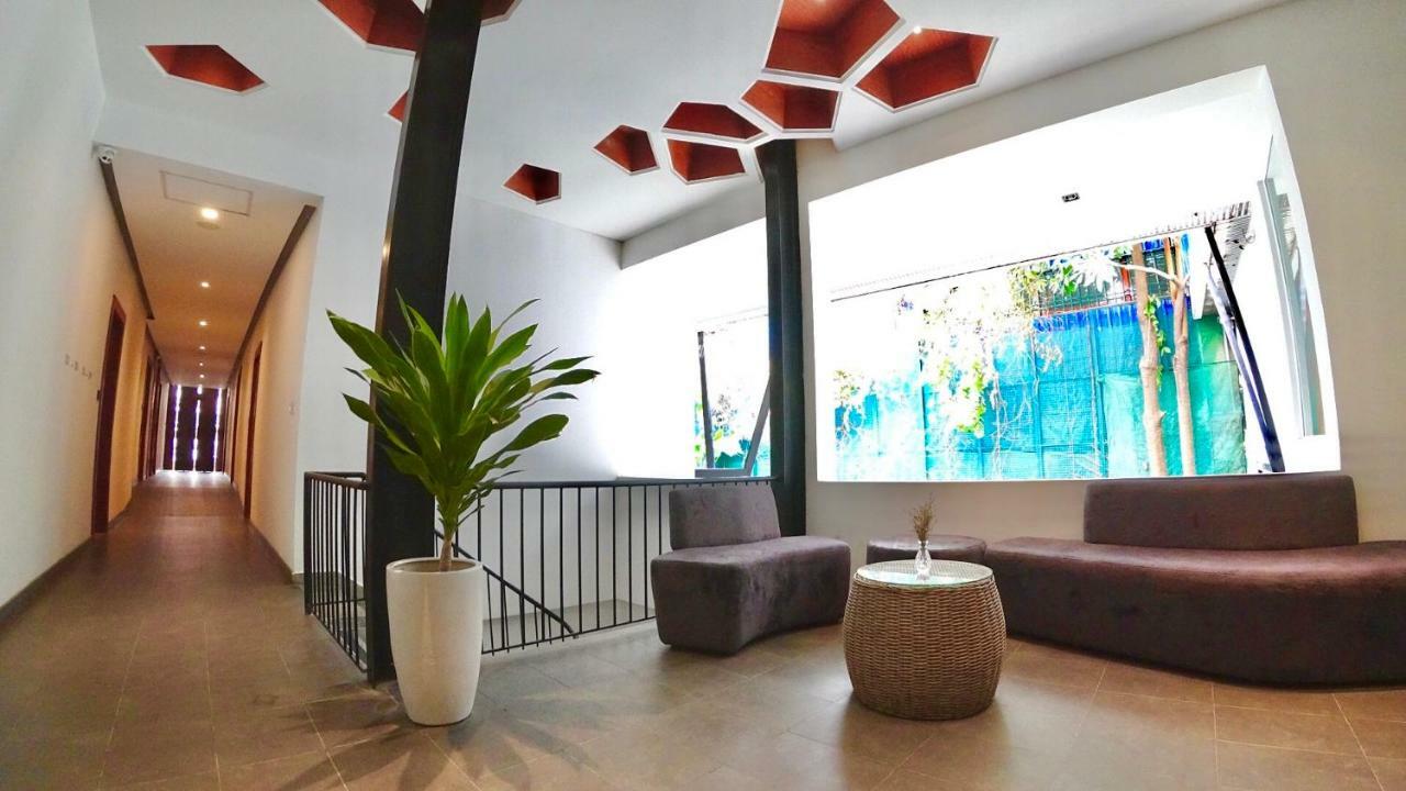 Hotel Records Пном Пен Екстериор снимка